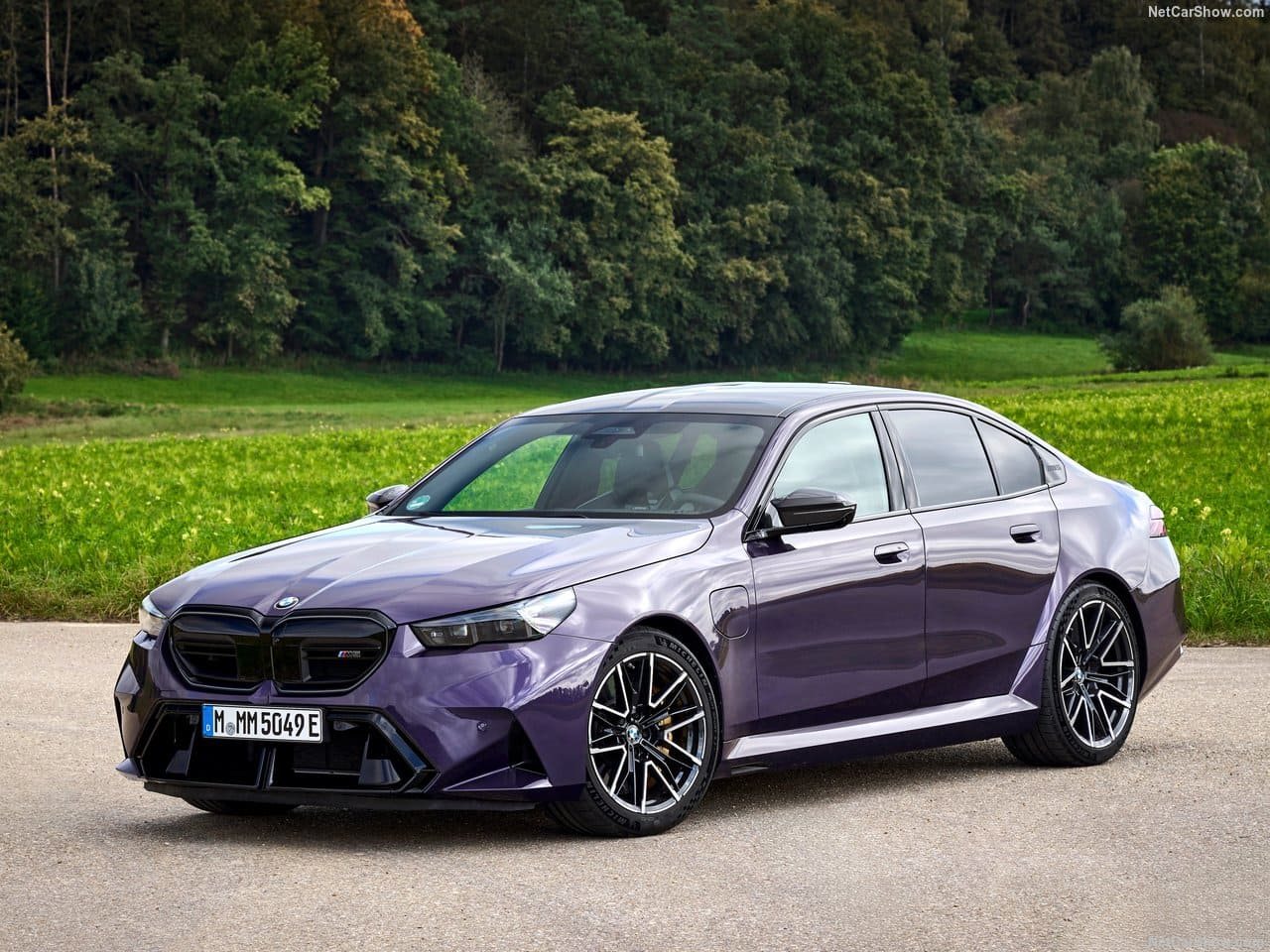 2025 - BMW M5 SEDAN DAYTONA VIOLETT, foto 1