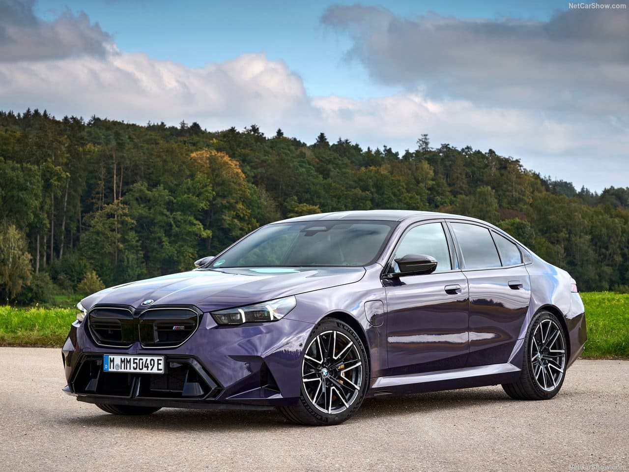 2025 - BMW M5 SEDAN DAYTONA VIOLETT, foto 2