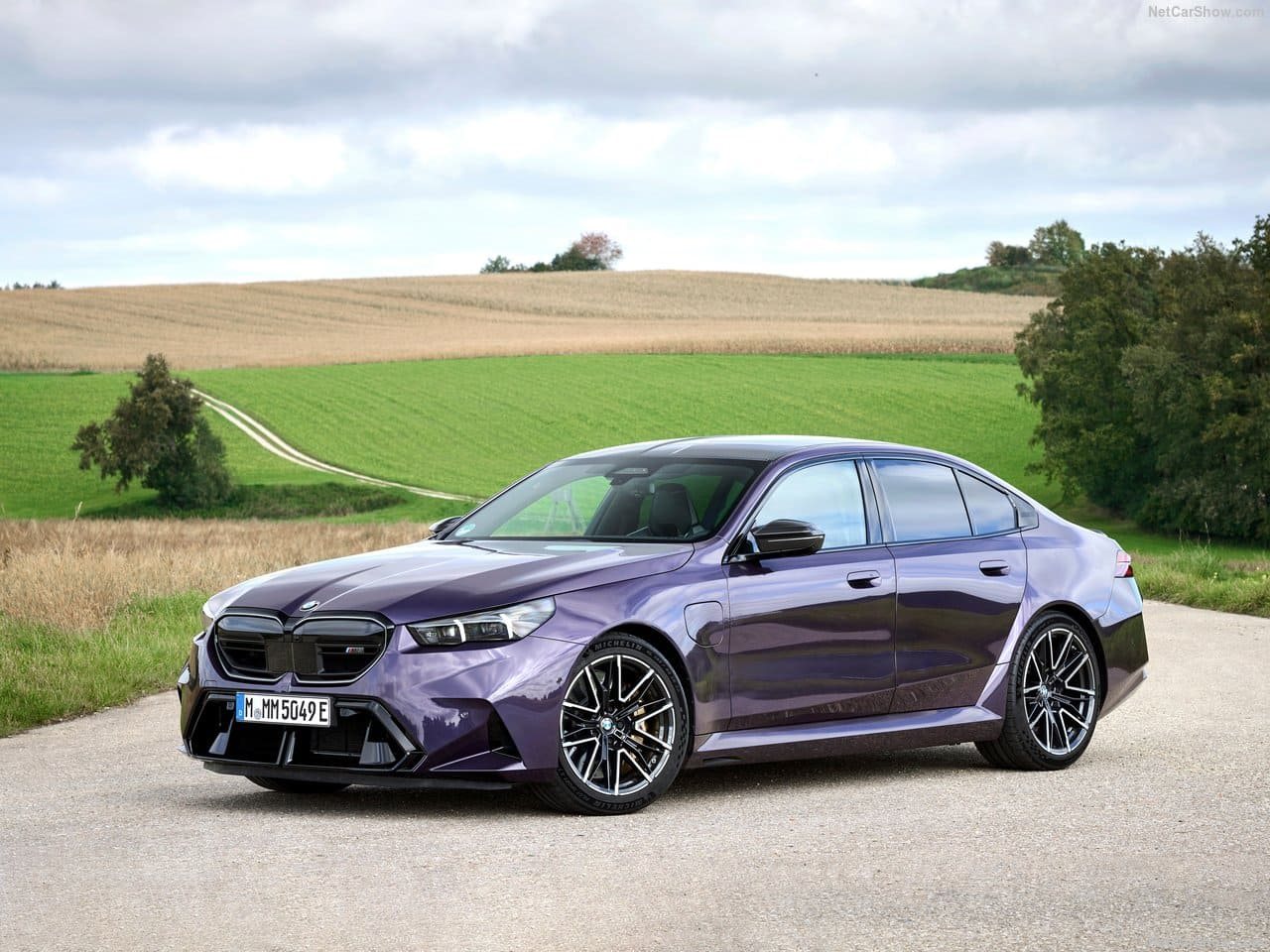 2025 - BMW M5 SEDAN DAYTONA VIOLETT, foto 3
