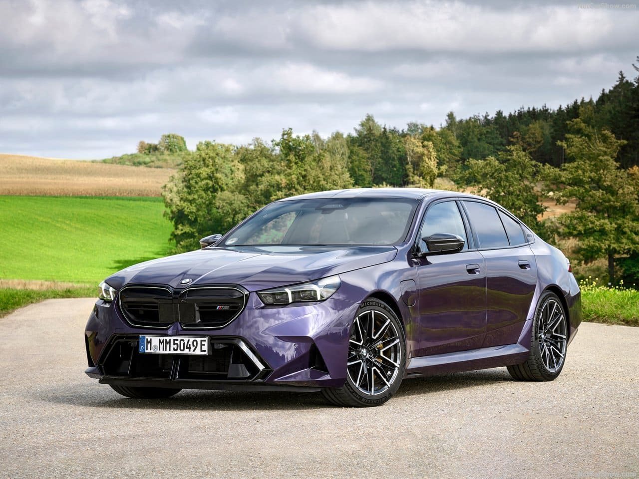2025 - BMW M5 SEDAN DAYTONA VIOLETT, foto 4