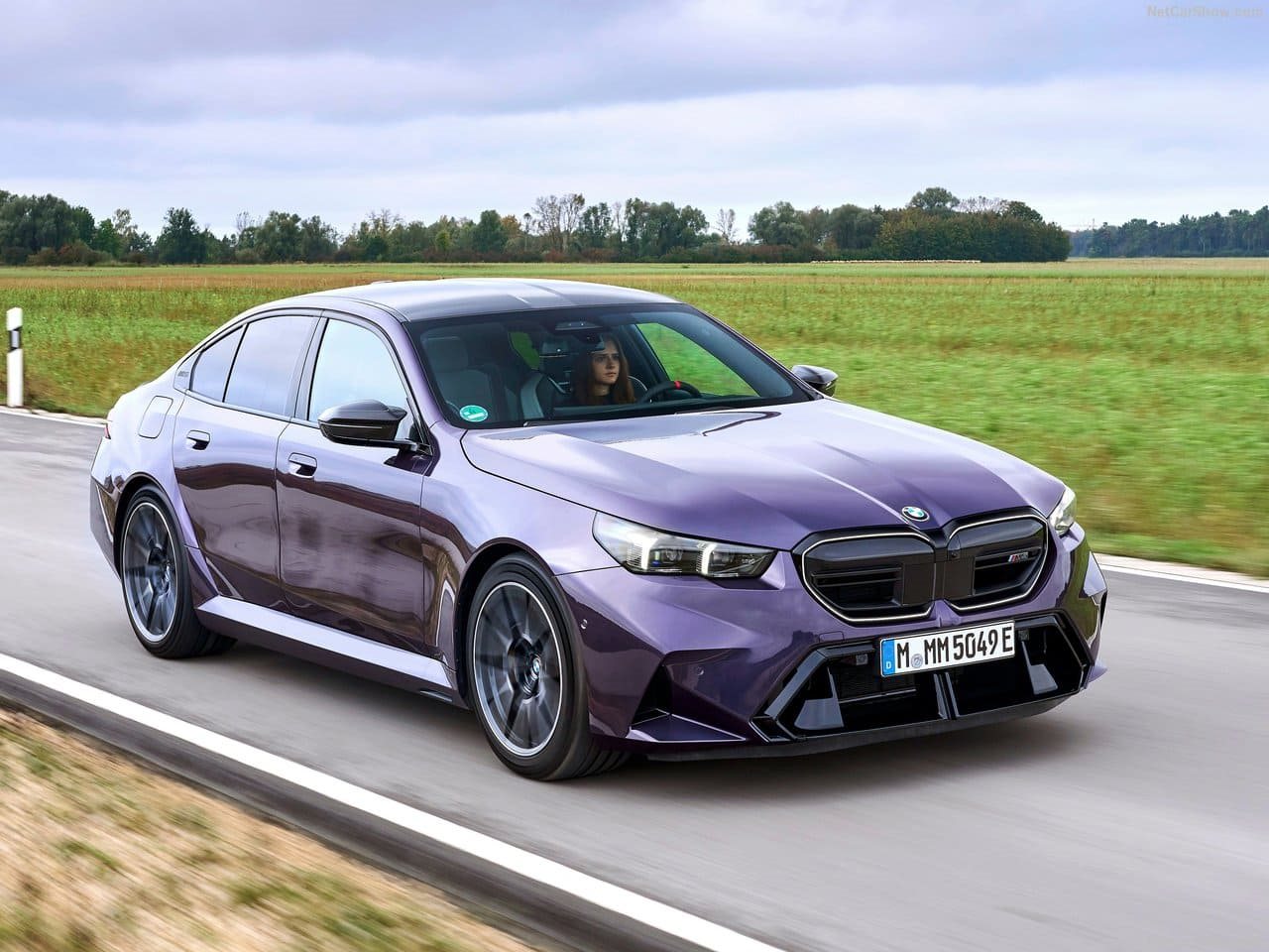 2025 - BMW M5 SEDAN DAYTONA VIOLETT, foto 7