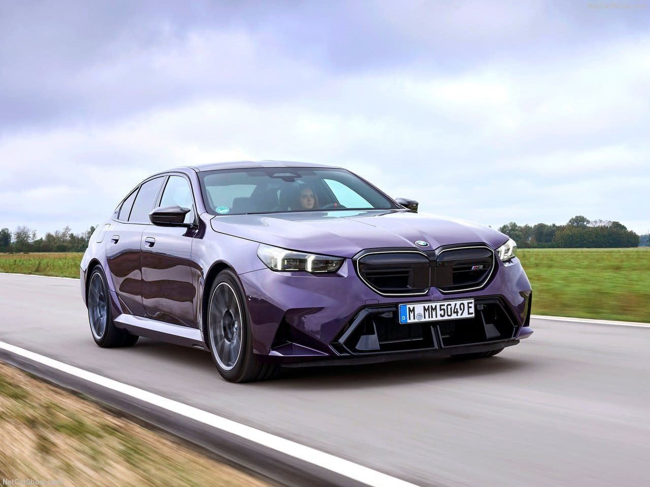 2025 - BMW M5 SEDAN DAYTONA VIOLETT, foto 9