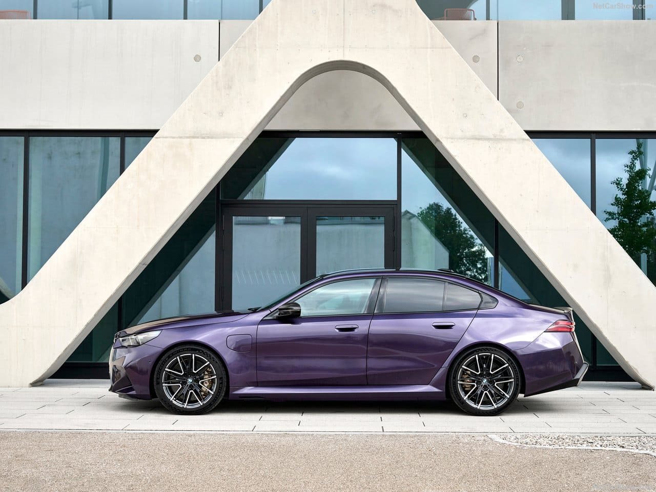 2025 - BMW M5 SEDAN DAYTONA VIOLETT, foto 21