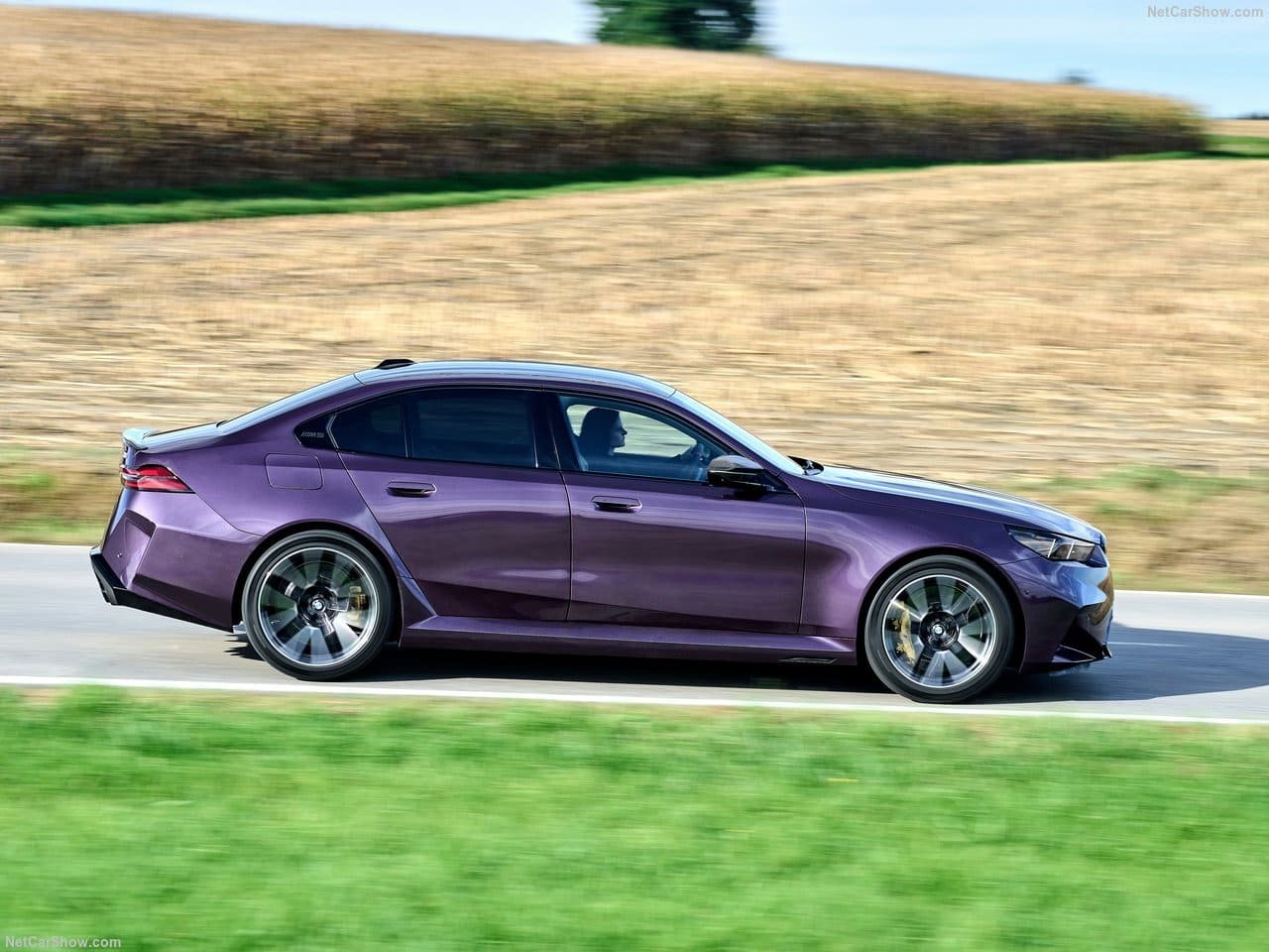 2025 - BMW M5 SEDAN DAYTONA VIOLETT, foto 22