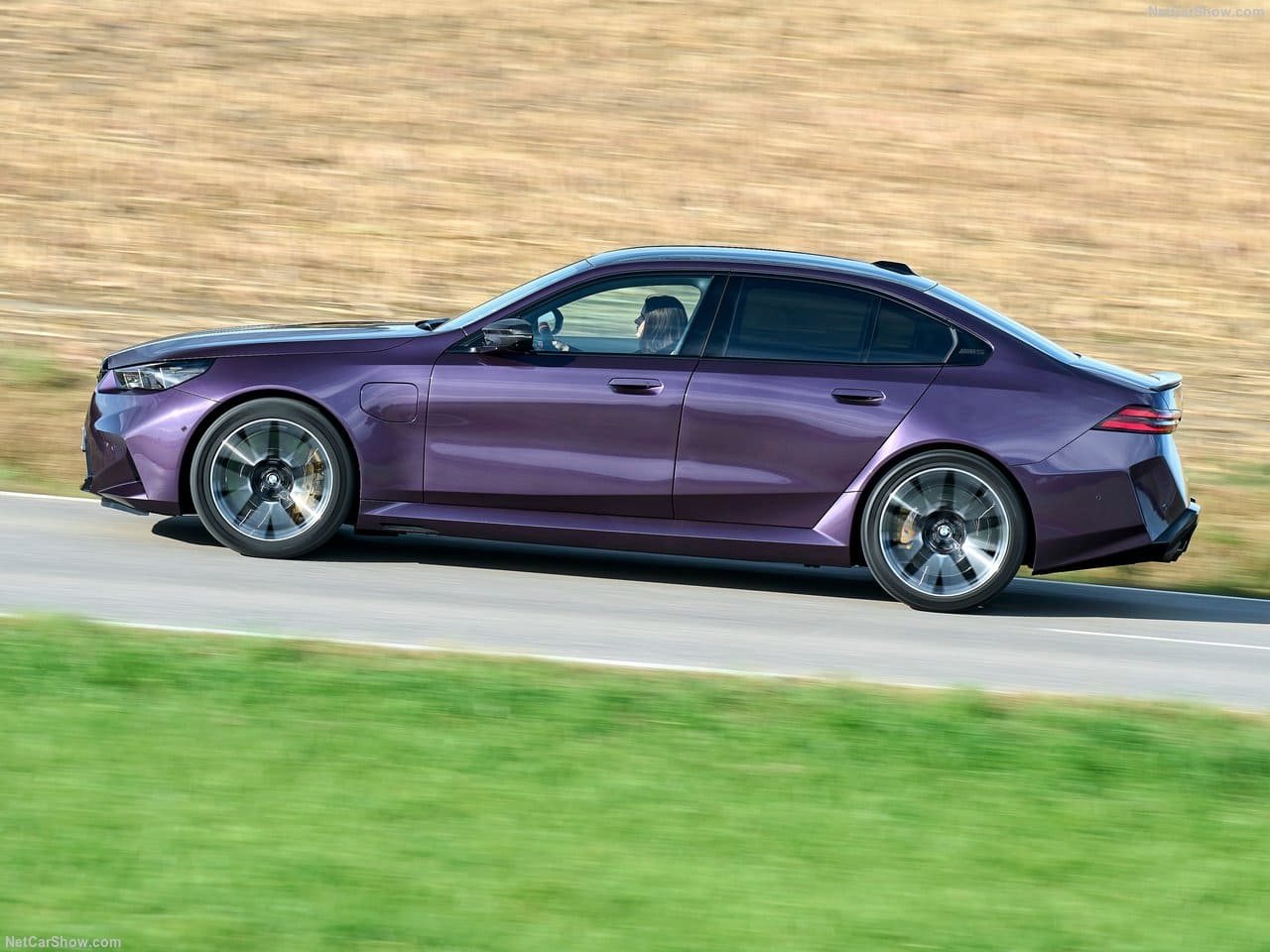 2025 - BMW M5 SEDAN DAYTONA VIOLETT, foto 23