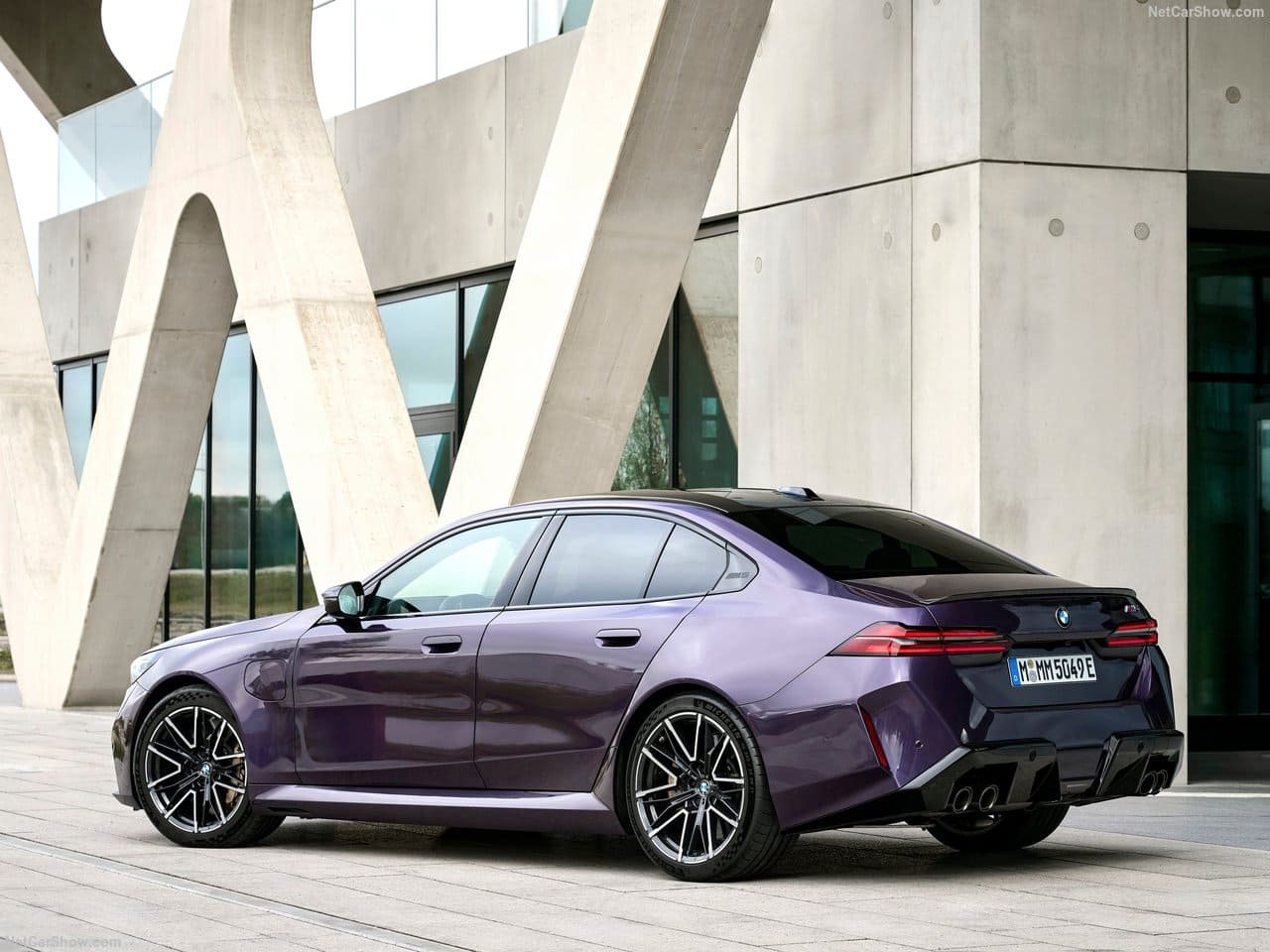 2025 - BMW M5 SEDAN DAYTONA VIOLETT, foto 28