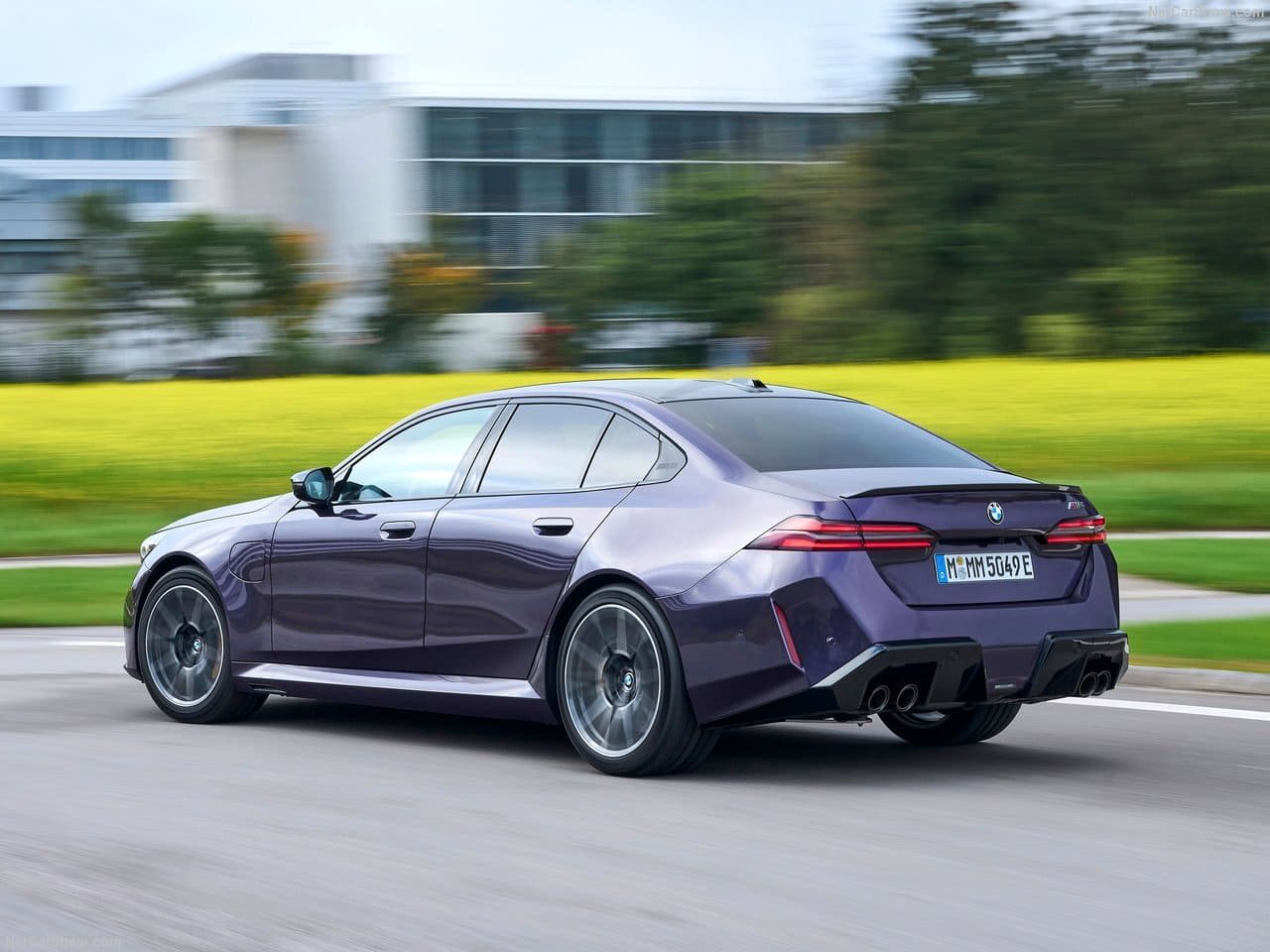 2025 - BMW M5 SEDAN DAYTONA VIOLETT, foto 30
