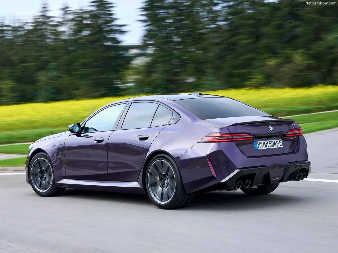 2025 - BMW M5 SEDAN DAYTONA VIOLETT, foto 31
