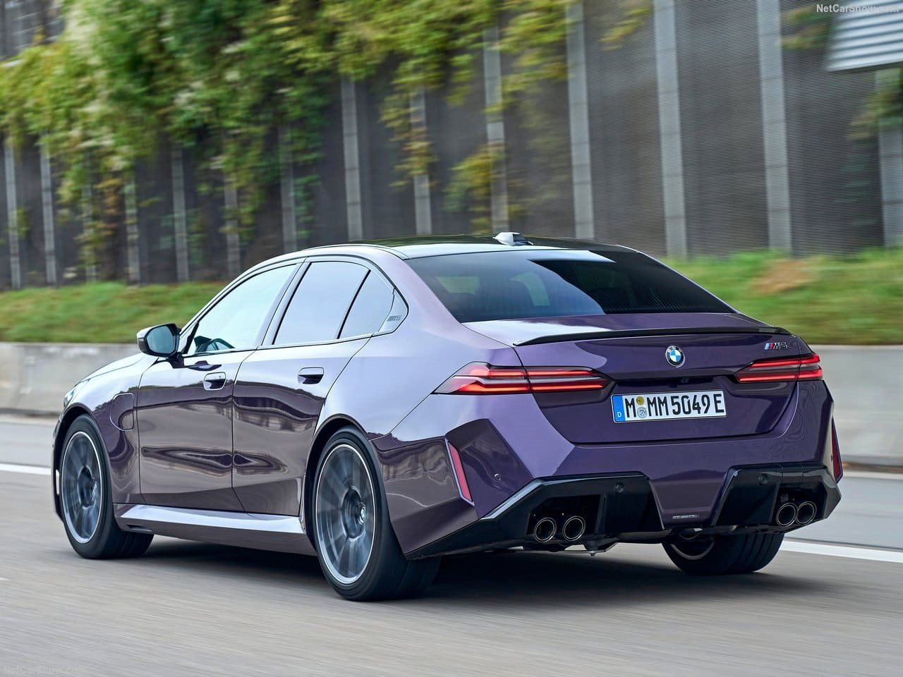 2025 - BMW M5 SEDAN DAYTONA VIOLETT, foto 32