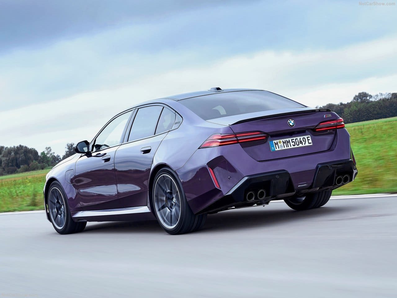 2025 - BMW M5 SEDAN DAYTONA VIOLETT, foto 34