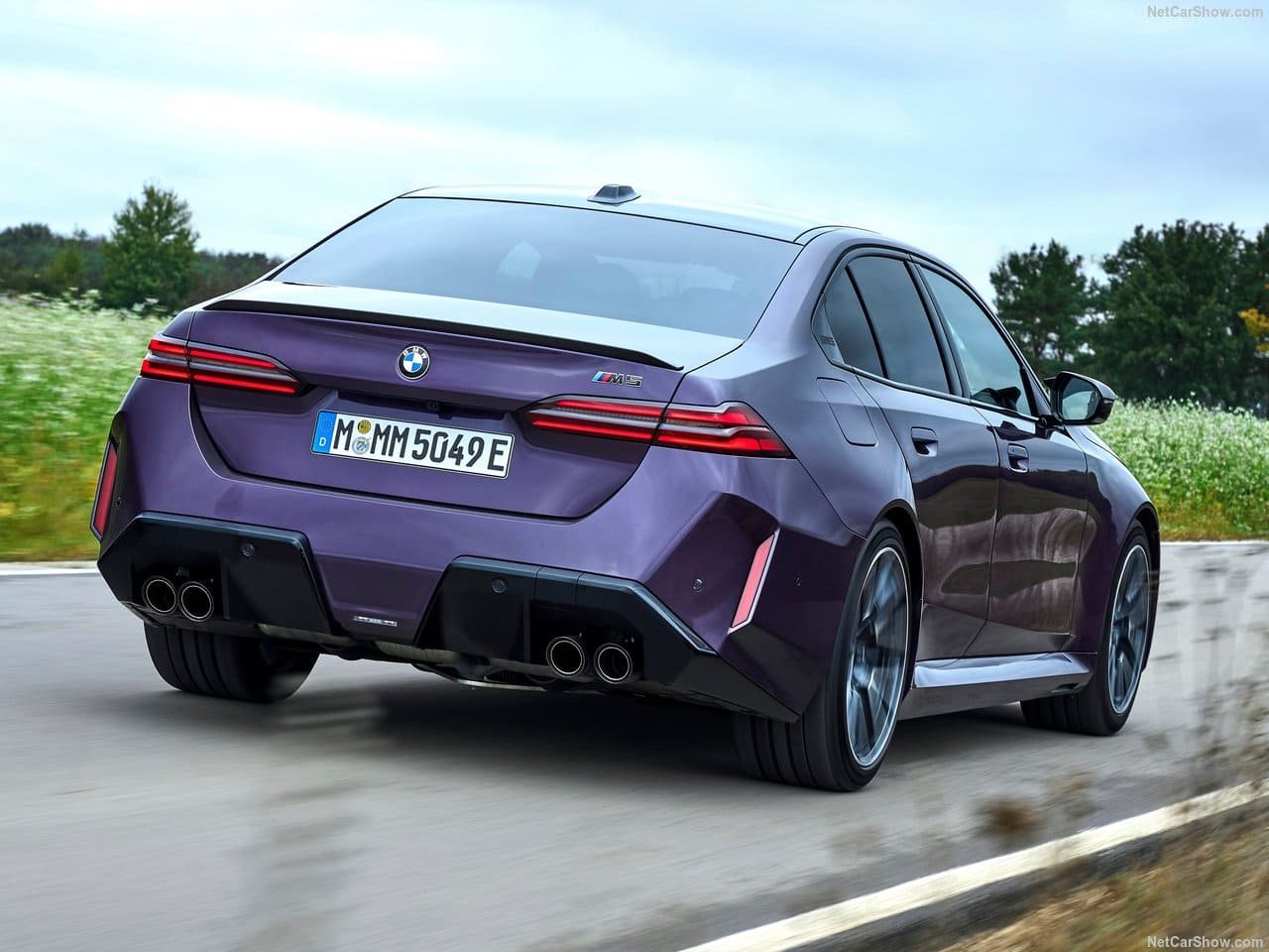 2025 - BMW M5 SEDAN DAYTONA VIOLETT, foto 37