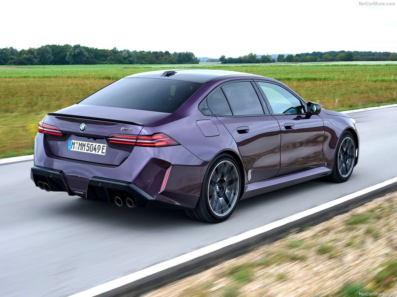 2025 - BMW M5 SEDAN DAYTONA VIOLETT, foto 39