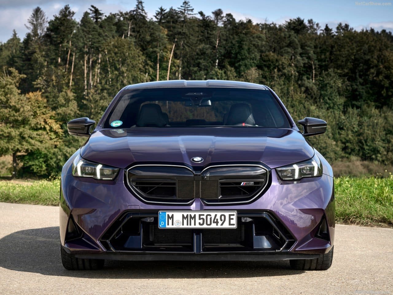 2025 - BMW M5 SEDAN DAYTONA VIOLETT, foto 40