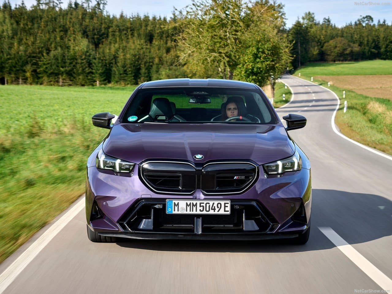 2025 - BMW M5 SEDAN DAYTONA VIOLETT, foto 41
