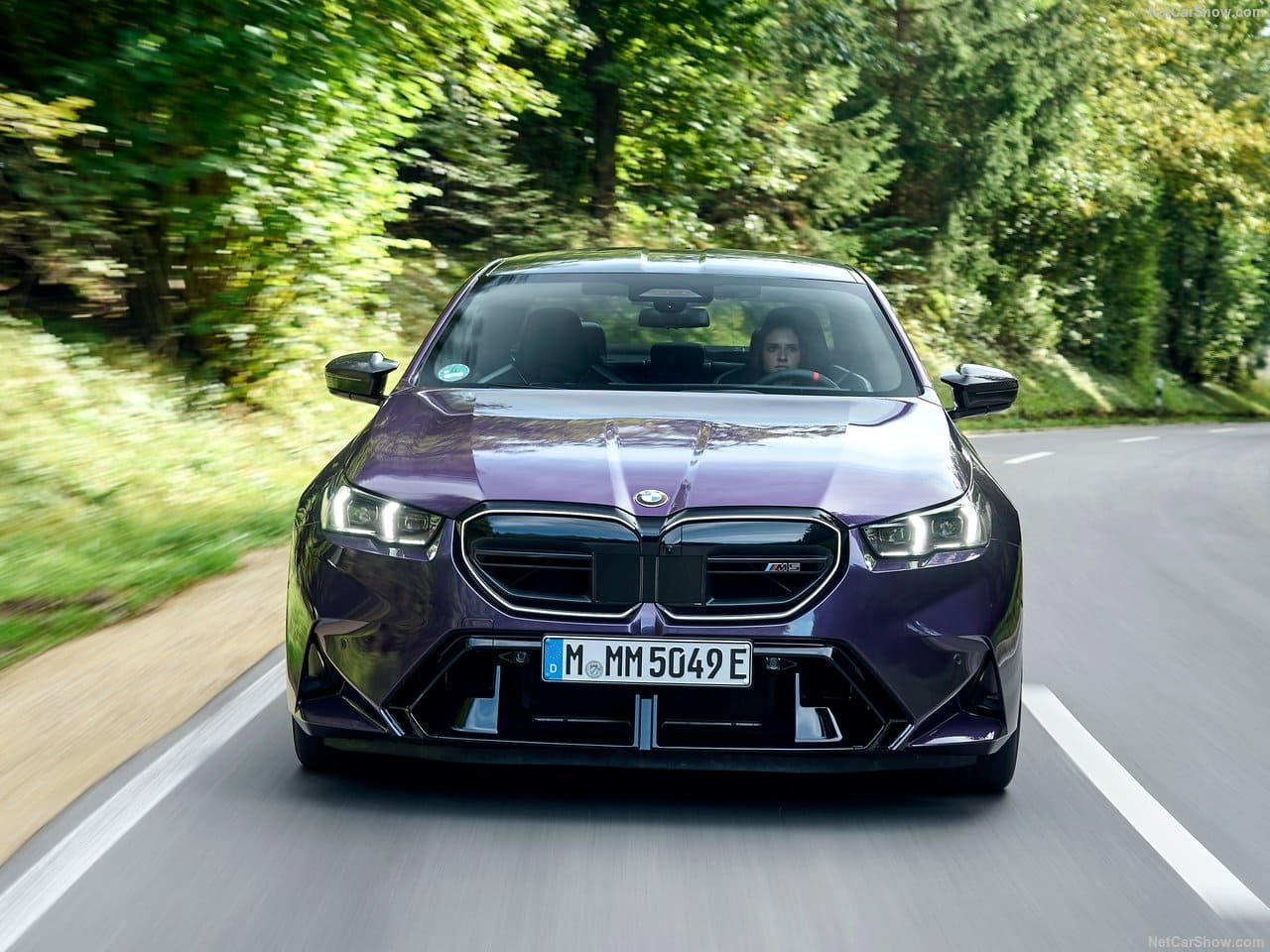 2025 - BMW M5 SEDAN DAYTONA VIOLETT, foto 42