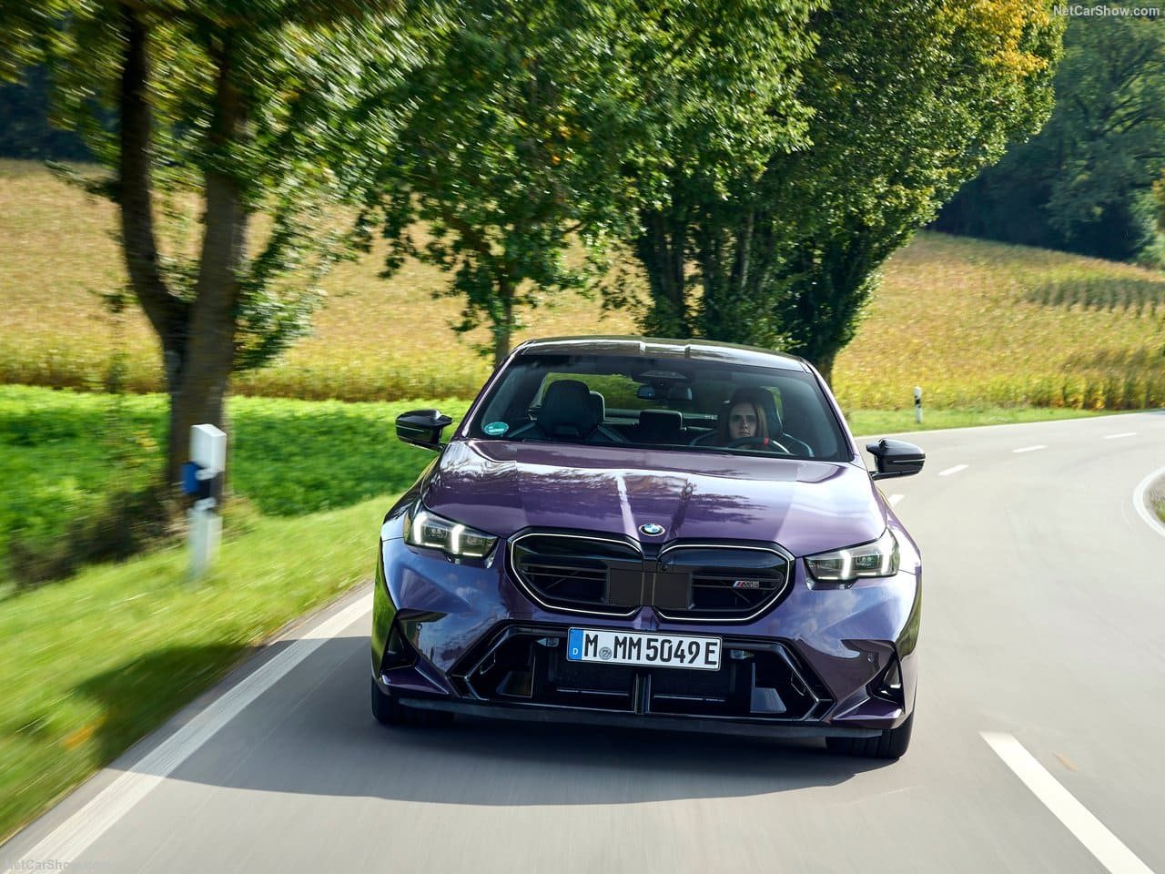 2025 - BMW M5 SEDAN DAYTONA VIOLETT, foto 43