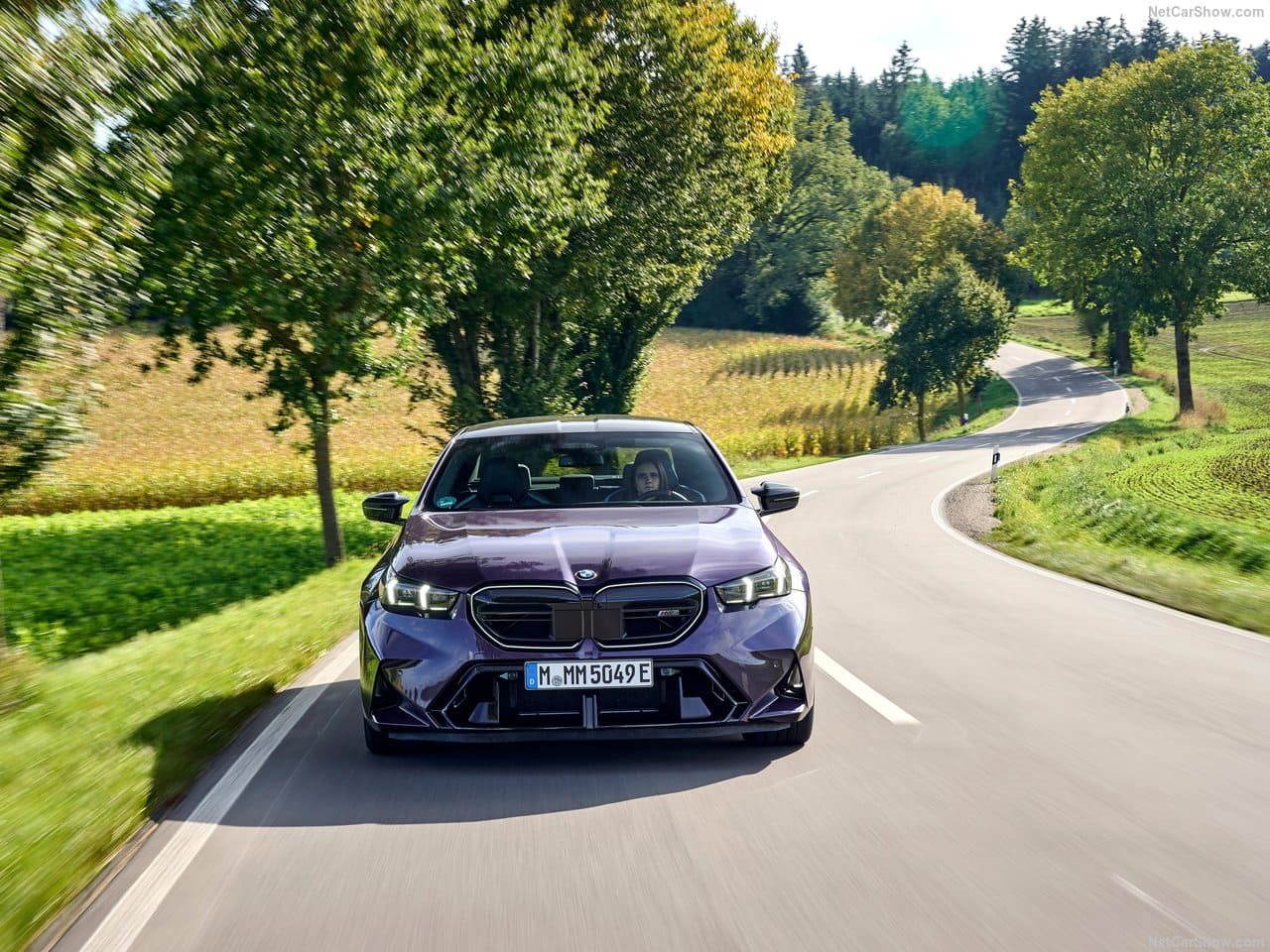 2025 - BMW M5 SEDAN DAYTONA VIOLETT, foto 44