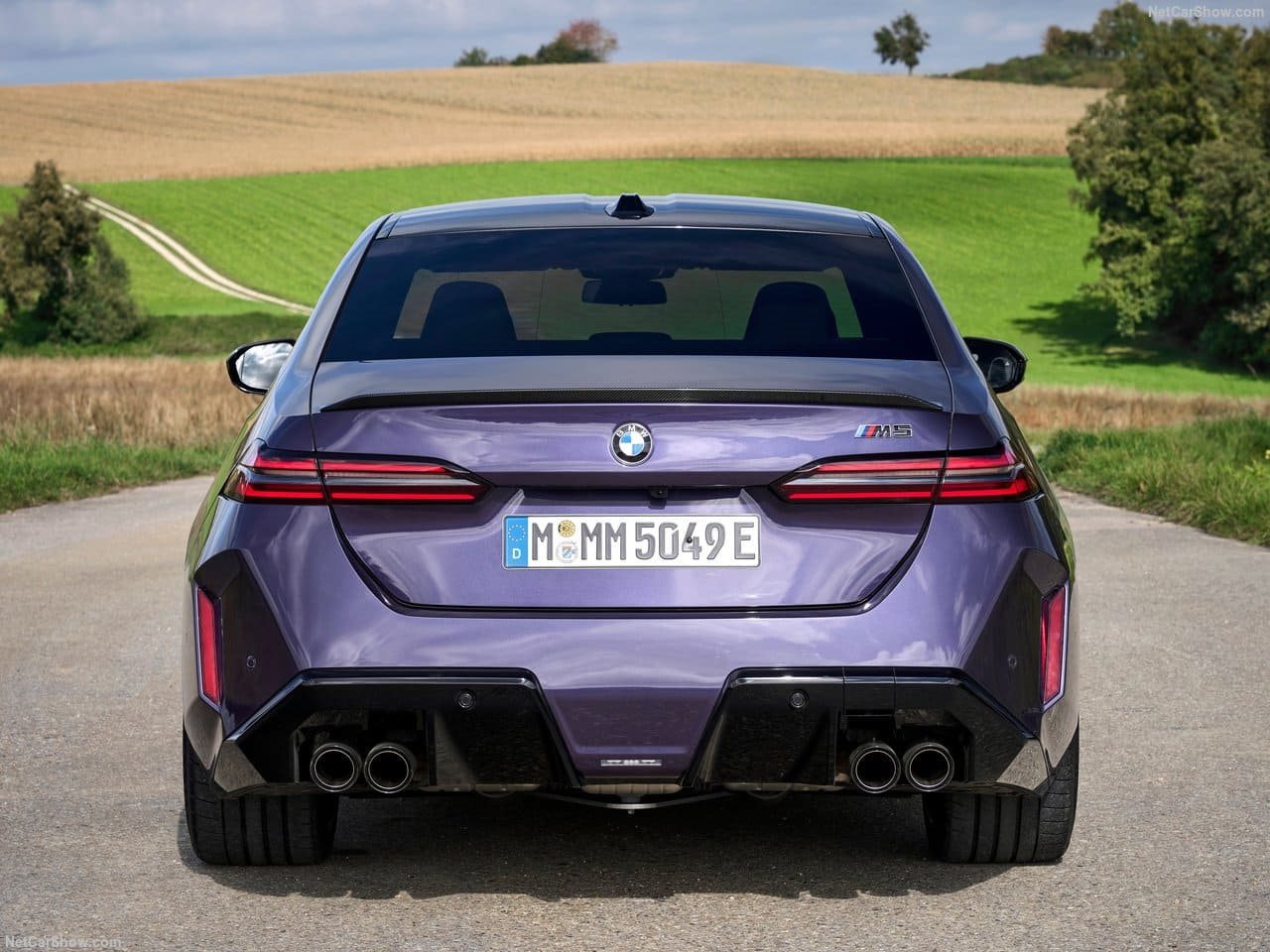2025 - BMW M5 SEDAN DAYTONA VIOLETT, foto 45