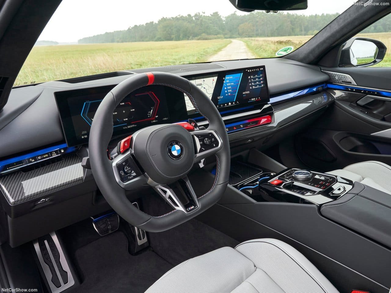 2025 - BMW M5 SEDAN DAYTONA VIOLETT, foto 50