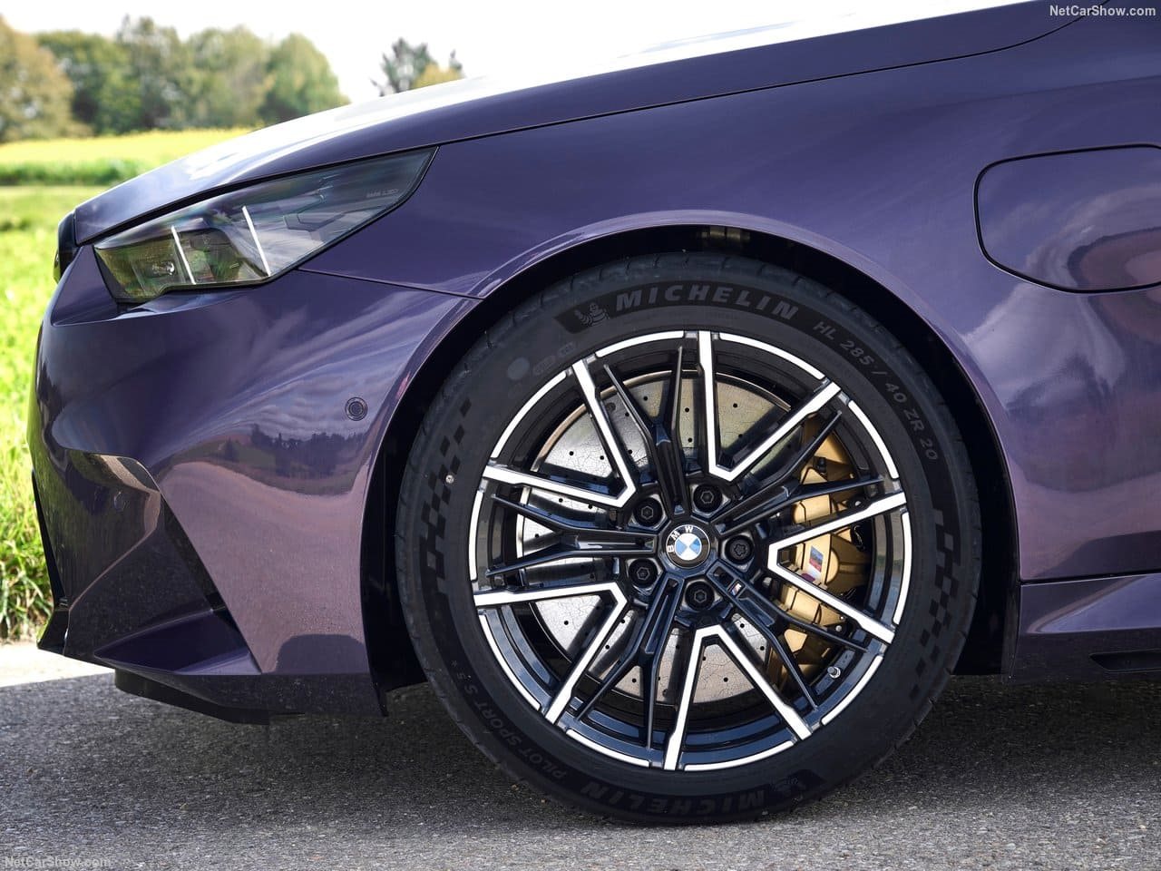 2025 - BMW M5 SEDAN DAYTONA VIOLETT, foto 57