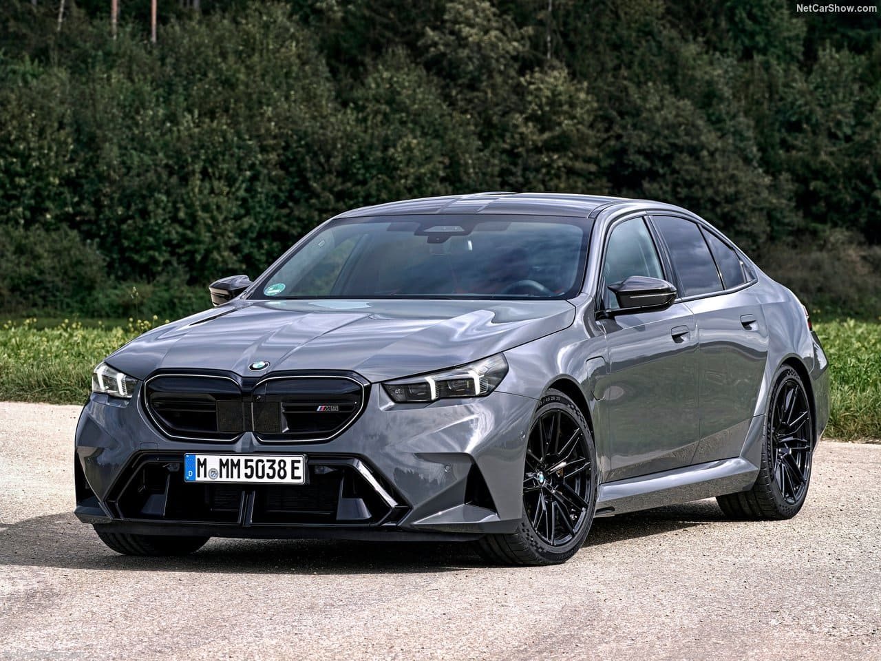 2025 - BMW M5 SEDAN GRIGIO TELESTO, foto 1
