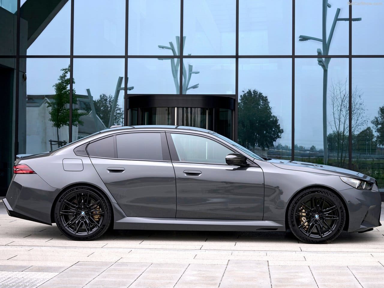 2025 - BMW M5 SEDAN GRIGIO TELESTO, foto 24