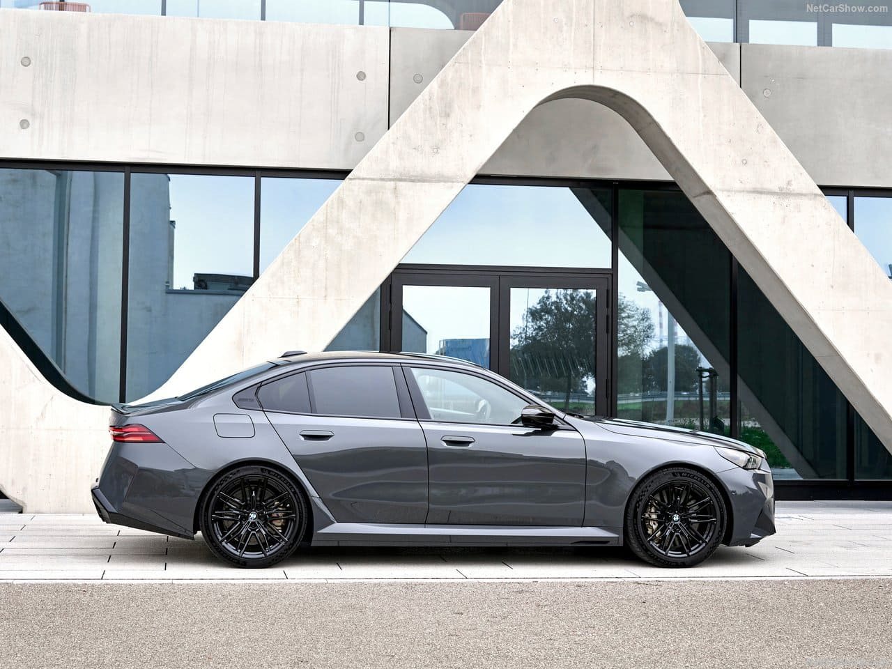2025 - BMW M5 SEDAN GRIGIO TELESTO, foto 25