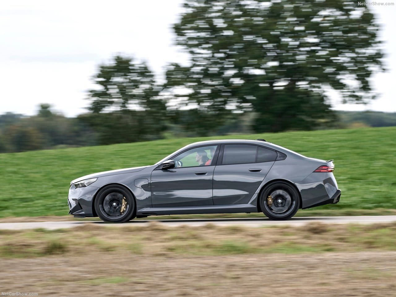 2025 - BMW M5 SEDAN GRIGIO TELESTO, foto 31