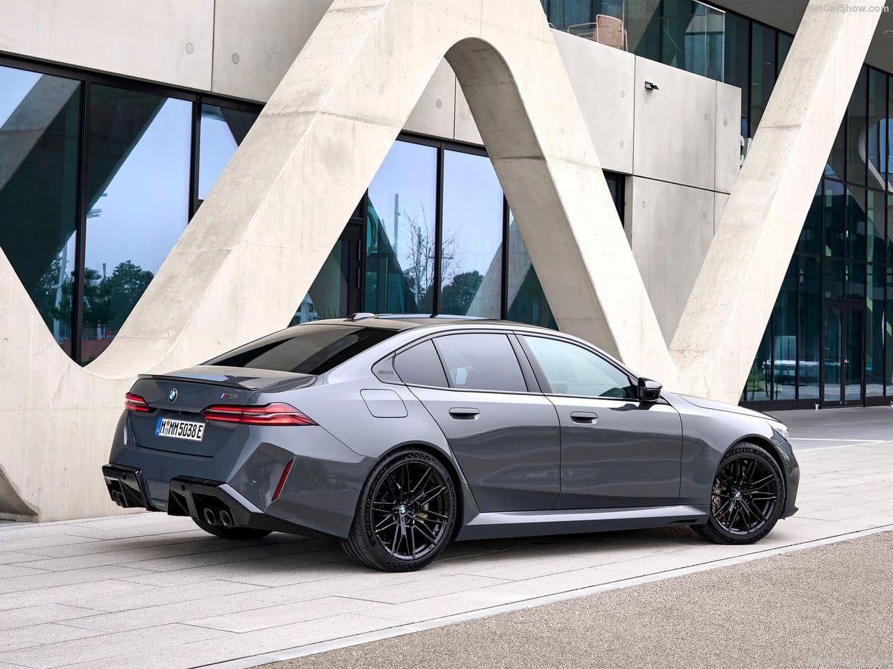 2025 - BMW M5 SEDAN GRIGIO TELESTO, foto 36