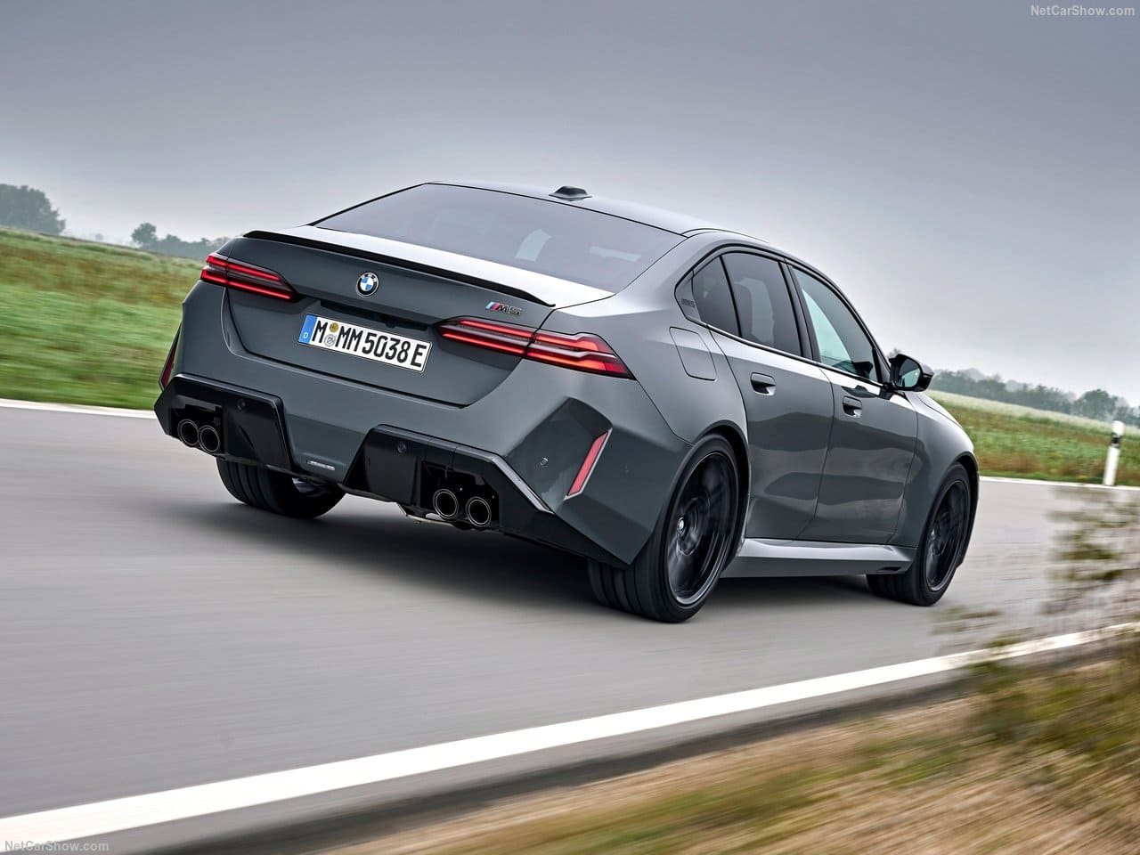 2025 - BMW M5 SEDAN GRIGIO TELESTO, foto 40
