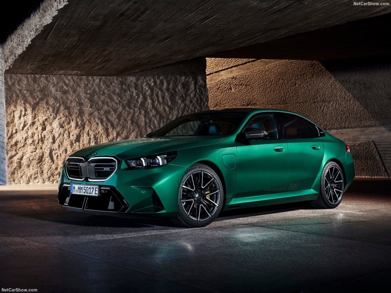 2025 - BMW M5 SEDAN ISLE OF MAN GREEN, foto 2