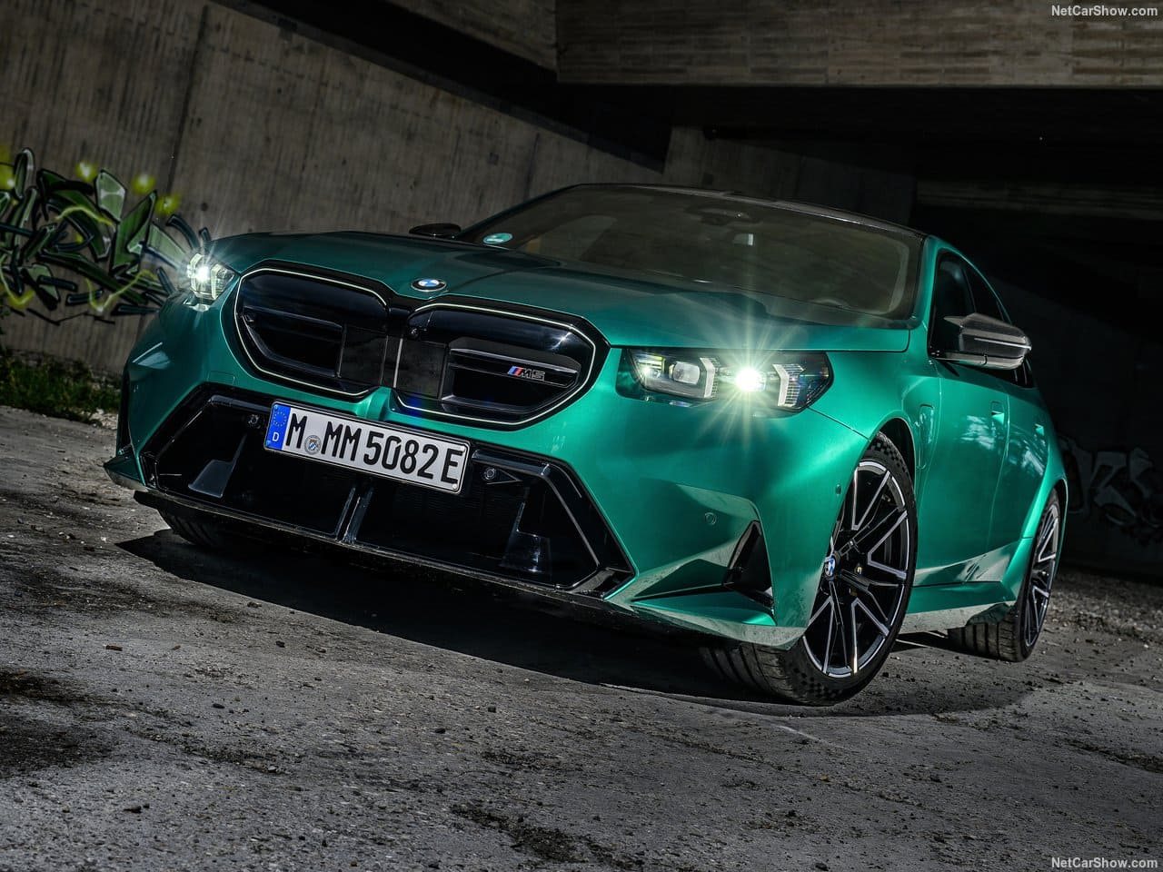 2025 - BMW M5 SEDAN ISLE OF MAN GREEN, foto 5