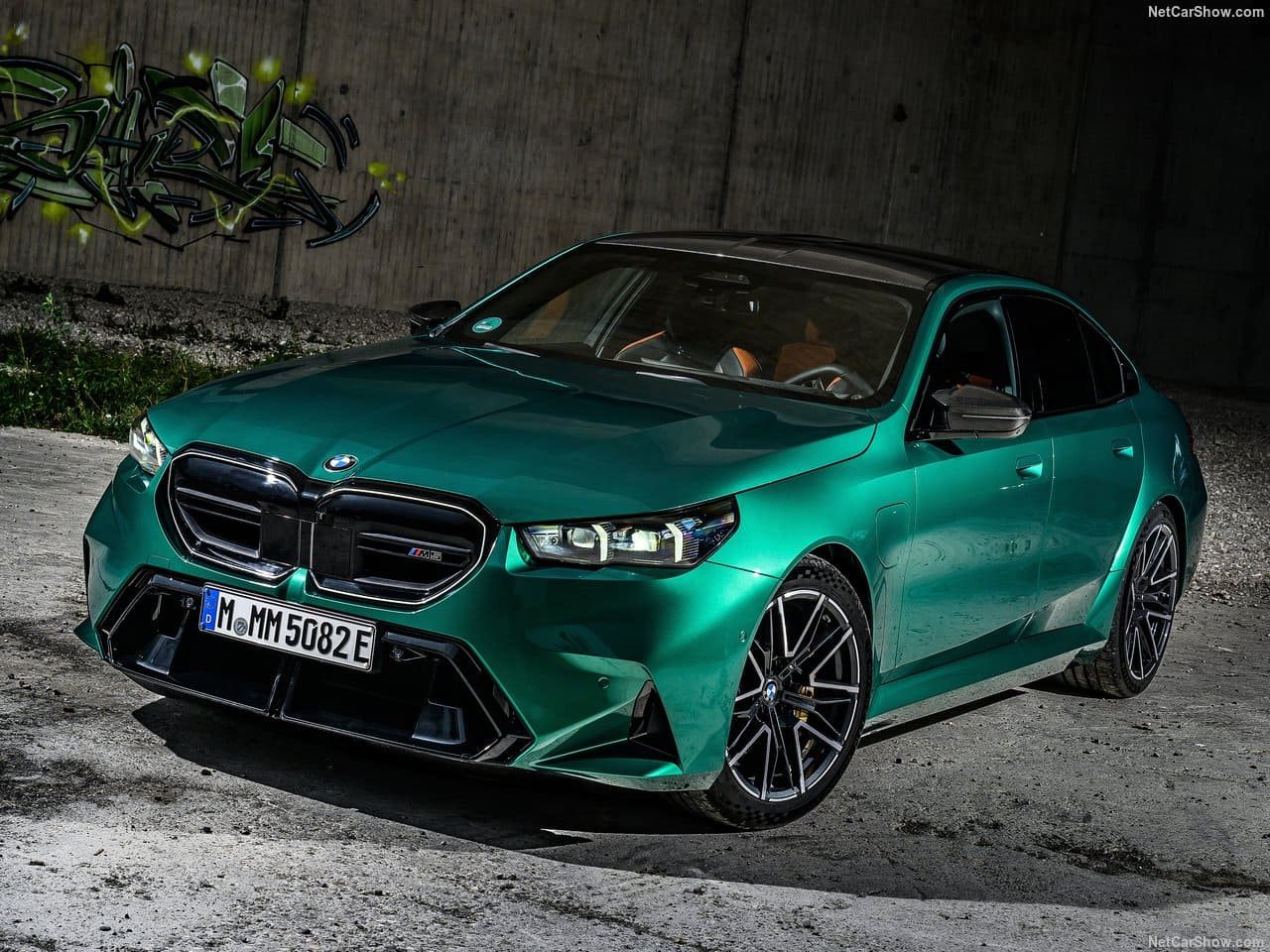 2025 - BMW M5 SEDAN ISLE OF MAN GREEN, foto 6