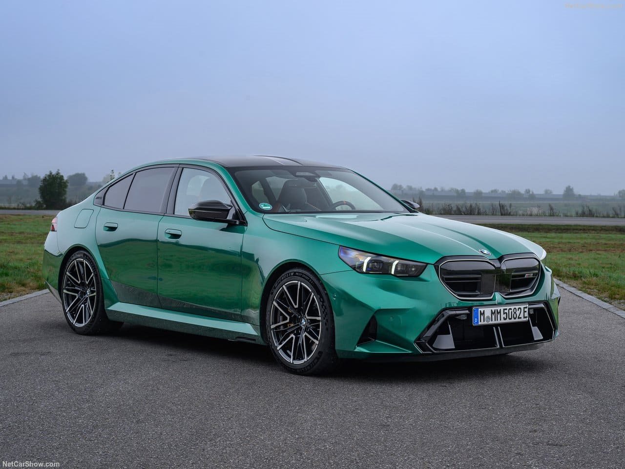 2025 - BMW M5 SEDAN ISLE OF MAN GREEN, foto 13