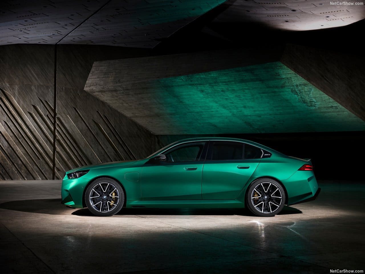 2025 - BMW M5 SEDAN ISLE OF MAN GREEN, foto 45