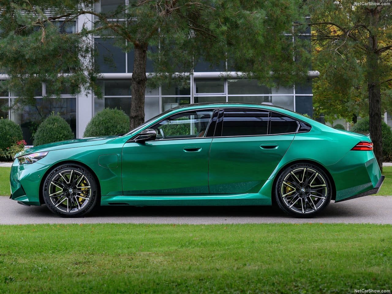 2025 - BMW M5 SEDAN ISLE OF MAN GREEN, foto 47
