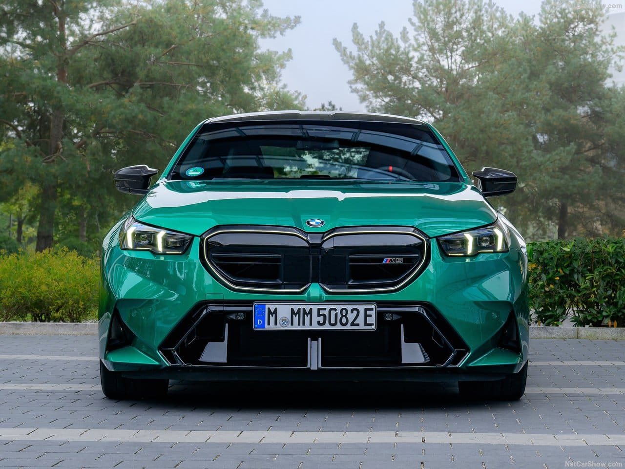 2025 - BMW M5 SEDAN ISLE OF MAN GREEN, foto 81