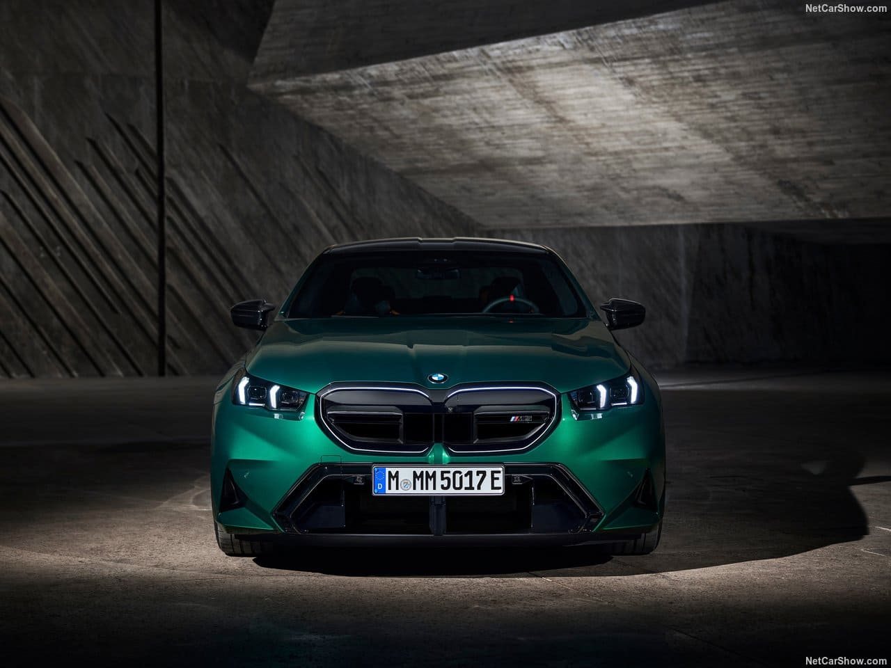 2025 - BMW M5 SEDAN ISLE OF MAN GREEN, foto 83