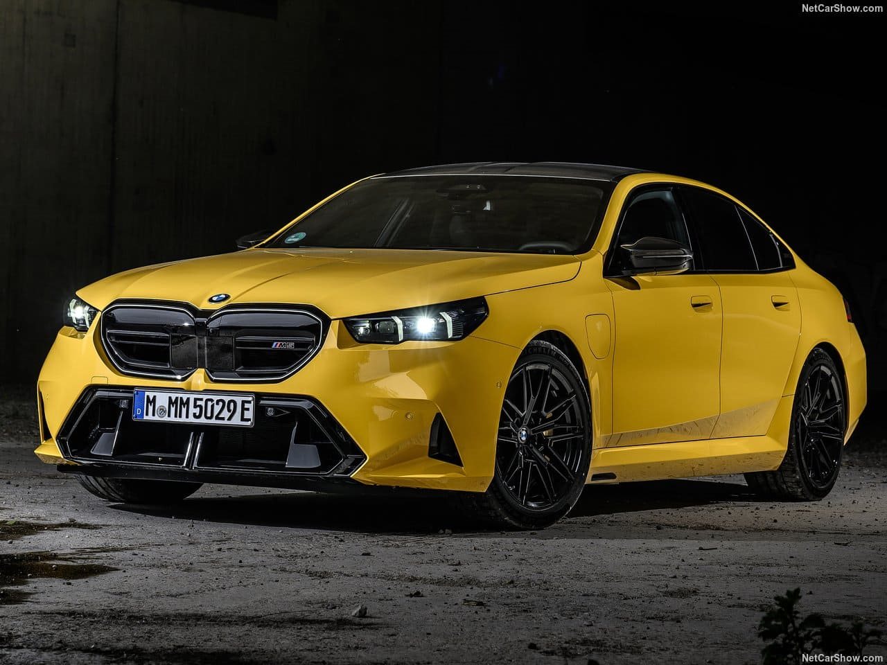 2025 - BMW M5 SEDAN SPEED YELLOW, foto 1