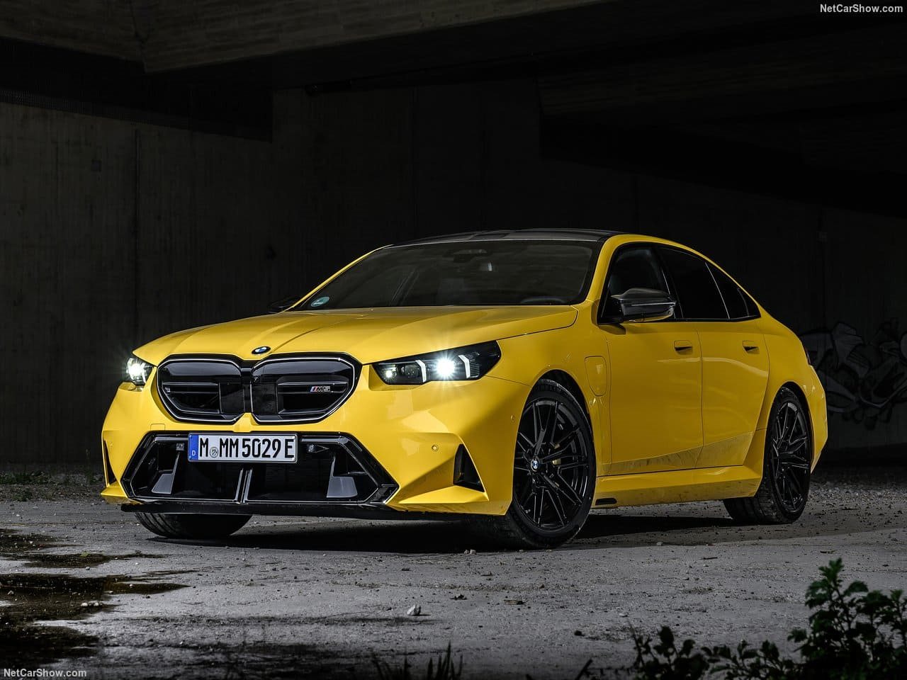 2025 - BMW M5 SEDAN SPEED YELLOW, foto 2