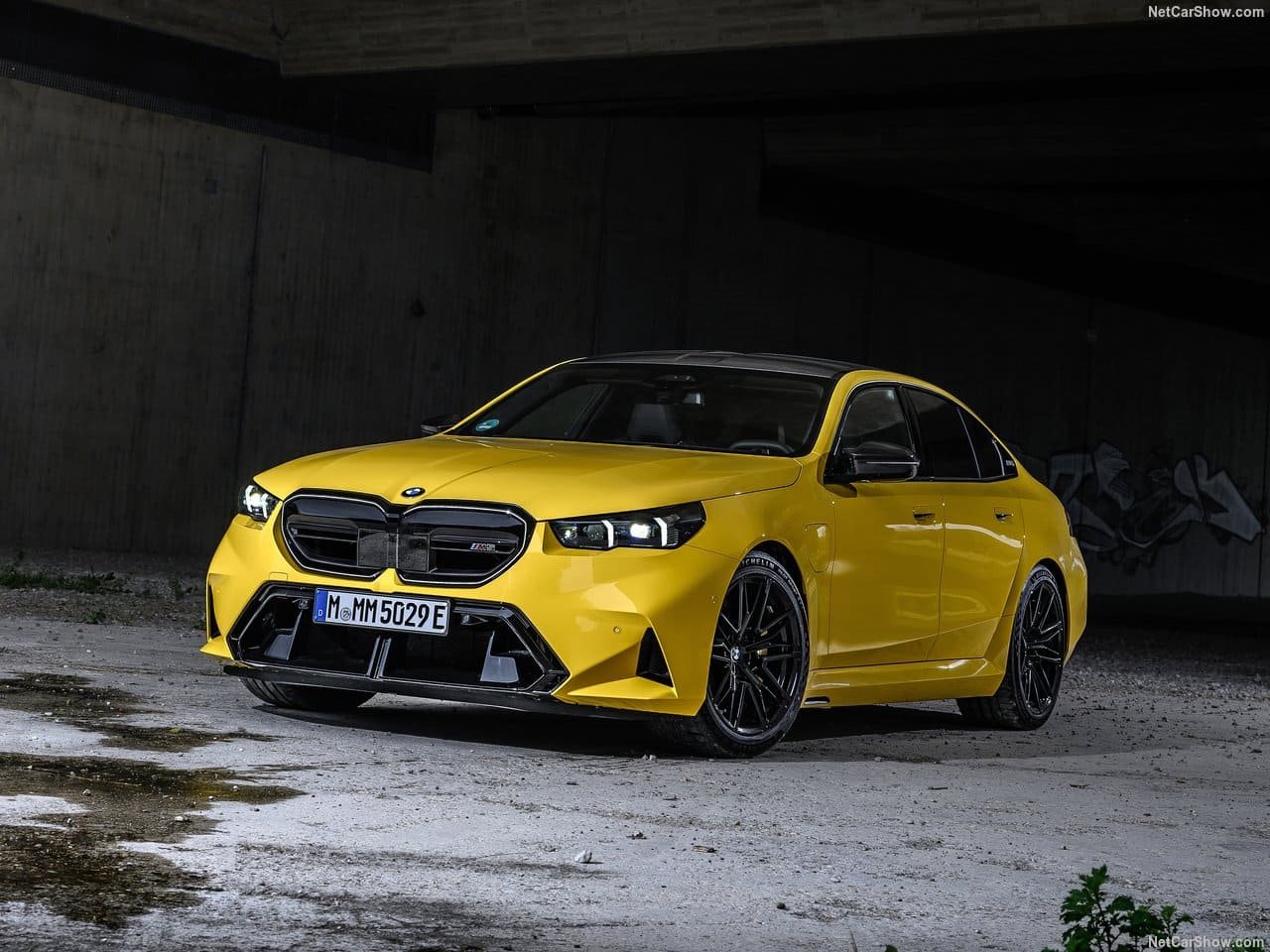 2025 - BMW M5 SEDAN SPEED YELLOW, foto 3