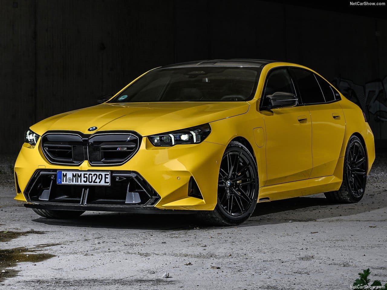 2025 - BMW M5 SEDAN SPEED YELLOW, foto 5