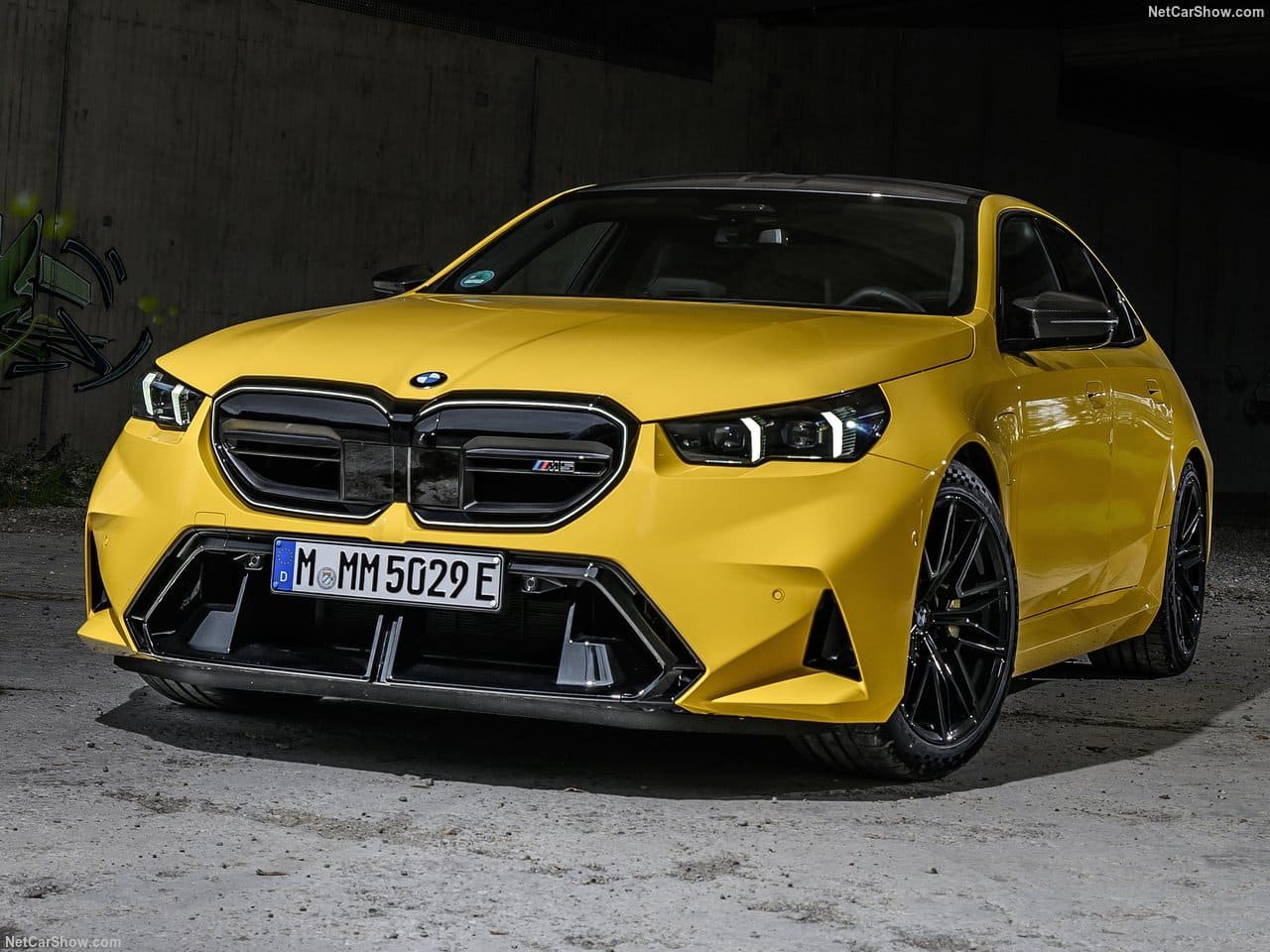 2025 - BMW M5 SEDAN SPEED YELLOW, foto 6