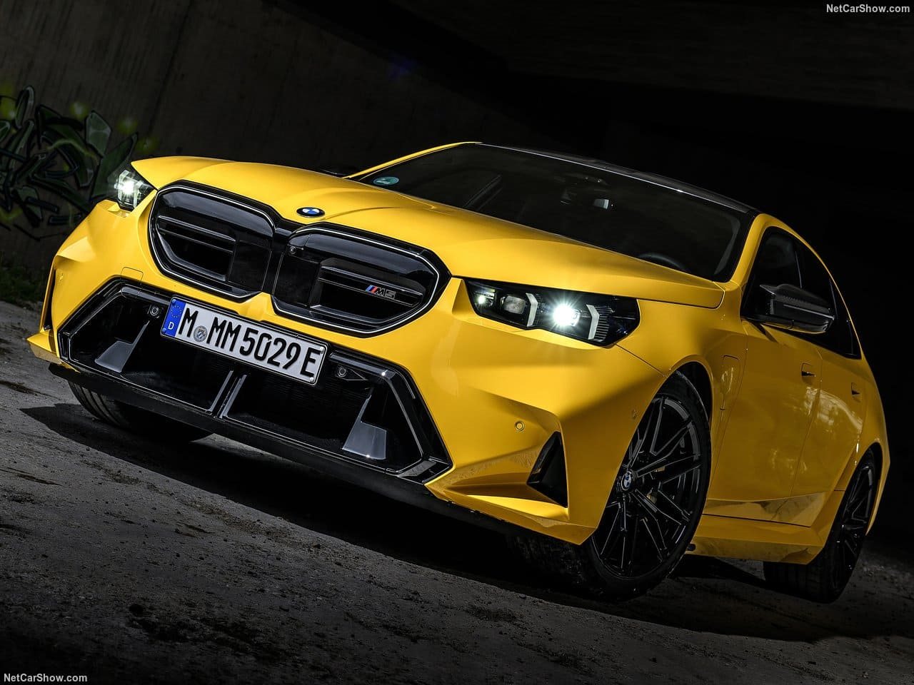 2025 - BMW M5 SEDAN SPEED YELLOW, foto 7