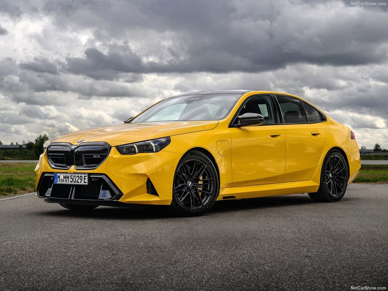 2025 - BMW M5 SEDAN SPEED YELLOW, foto 9