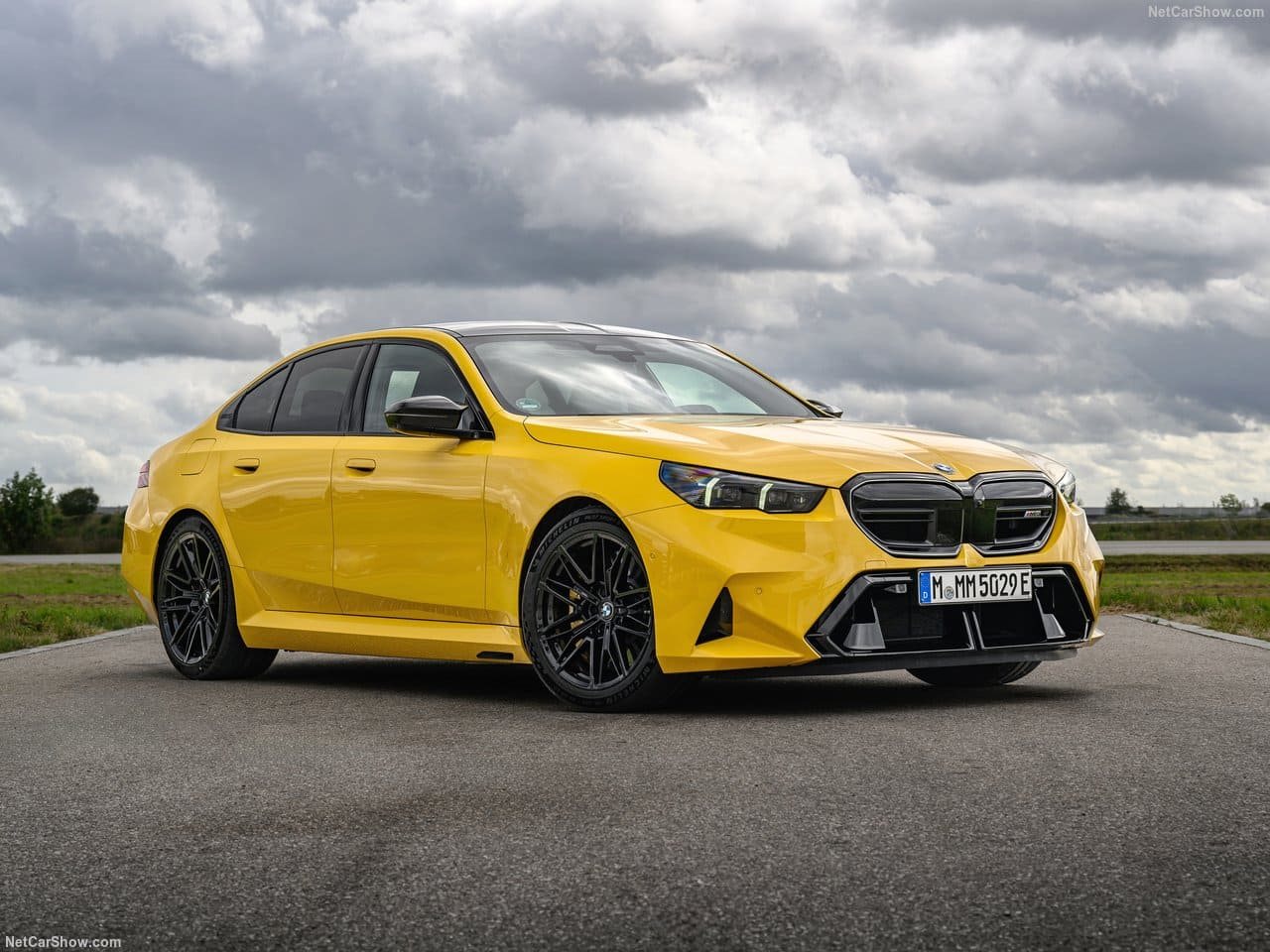 2025 - BMW M5 SEDAN SPEED YELLOW, foto 10