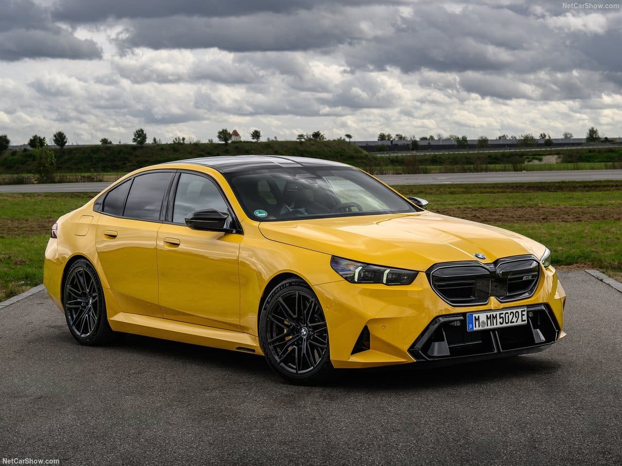2025 - BMW M5 SEDAN SPEED YELLOW, foto 11