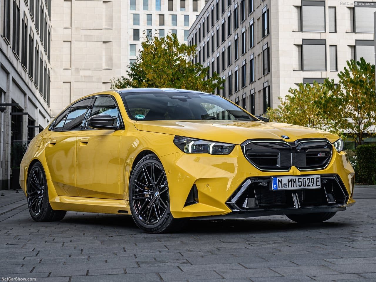 2025 - BMW M5 SEDAN SPEED YELLOW, foto 12