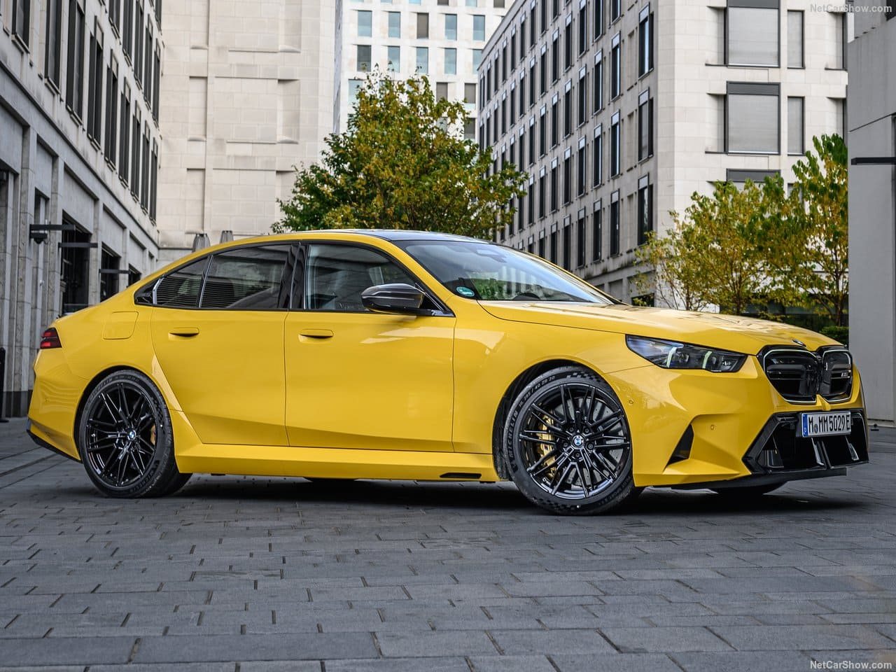 2025 - BMW M5 SEDAN SPEED YELLOW, foto 13