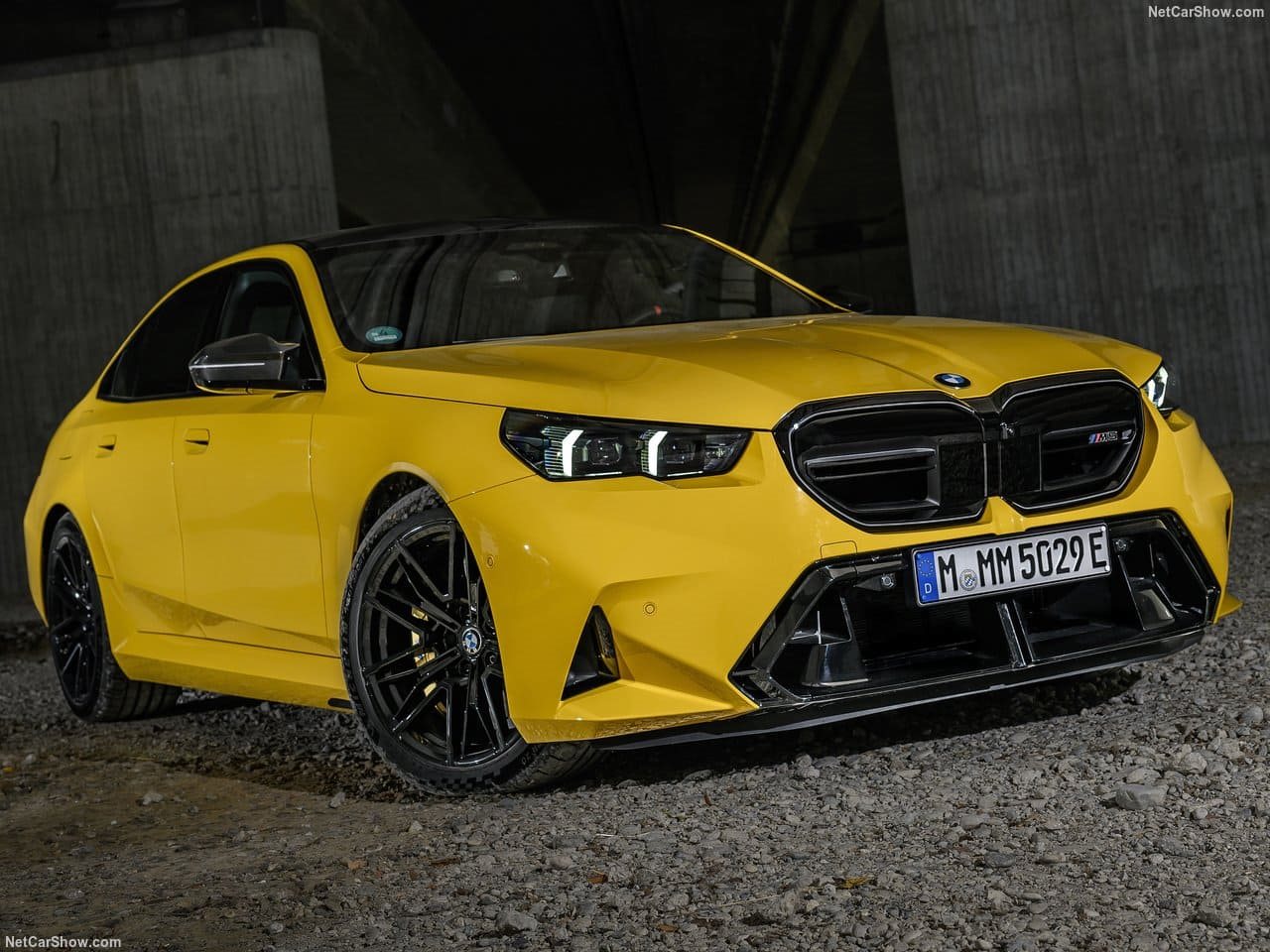 2025 - BMW M5 SEDAN SPEED YELLOW, foto 14